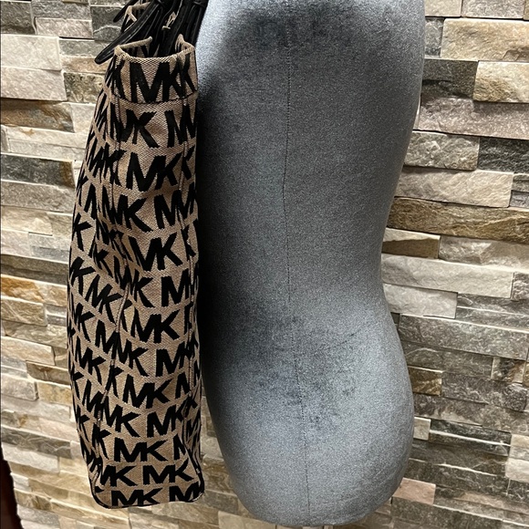 Michael Kors Signature Black and Brown Tote - Picture 2 of 14